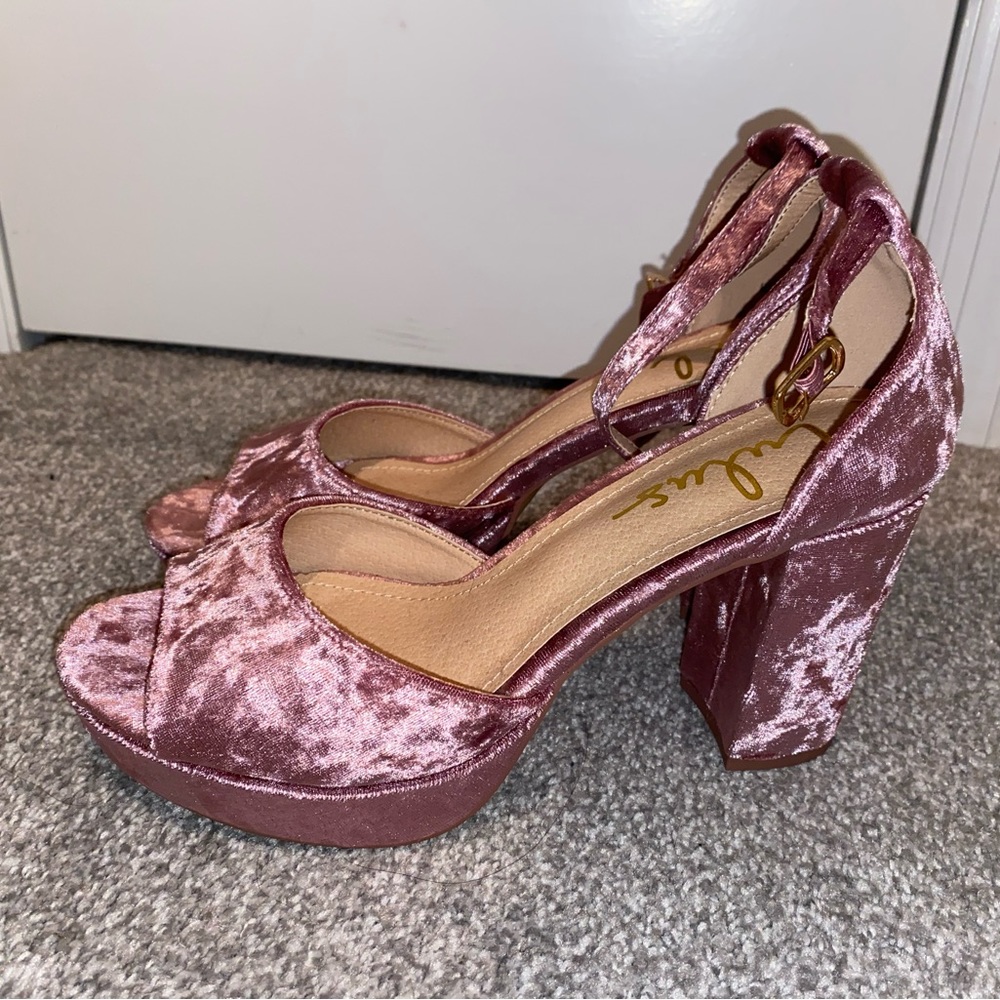 size 7 Lulu’s velvet purplish pink block heels